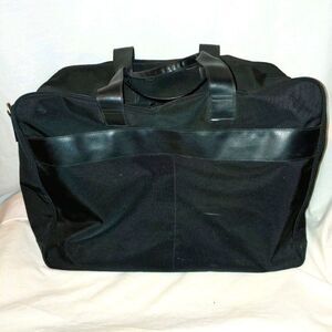 Kenneth Cole Black Travel Weekender Duffle Bag.